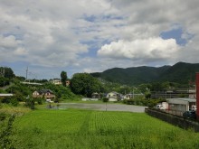 田んぼ、家、山、空