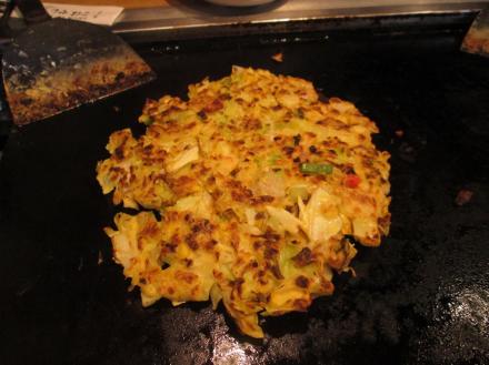 お好み焼きをひっくり返すのに、少し失敗