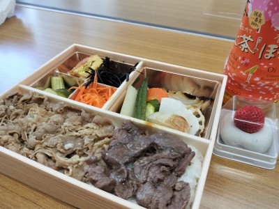 肉弁当、いちご大福