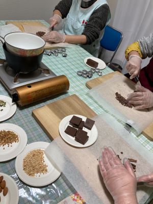 チョコを刻む