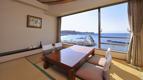 ホテルの部屋の中の写真です